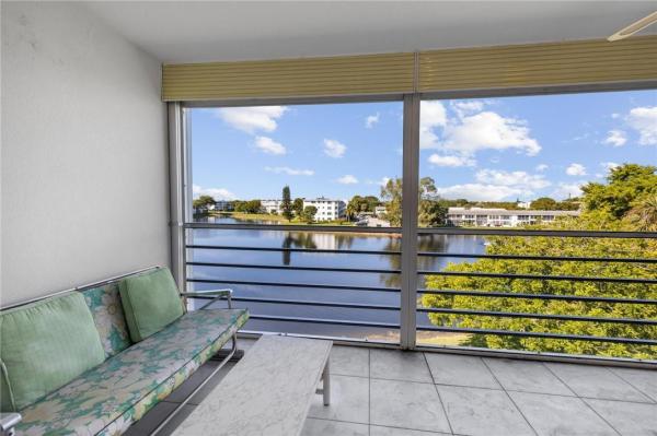 Farnham, 4013 Farnham N, Deerfield Beach, Florida 33442, image 3