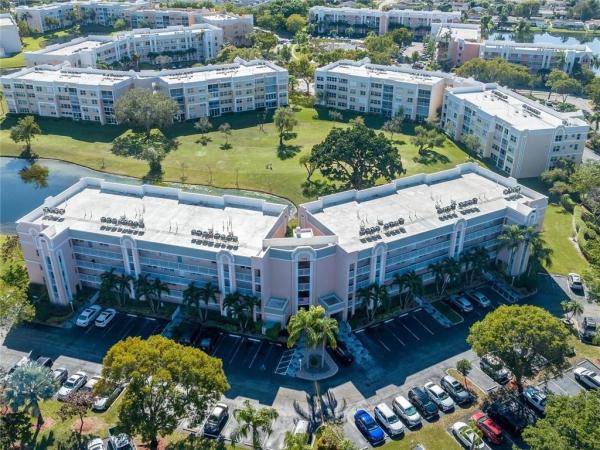 Sunrise Lakes 4, 2560 NW 103rd Ave #303, Sunrise, Florida 33322, image 1