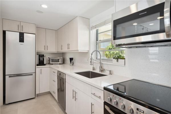 Fort Lauderdale Yacht & Beach Club, 341 N Birch Rd #309, Fort Lauderdale, Florida 33304, image 2