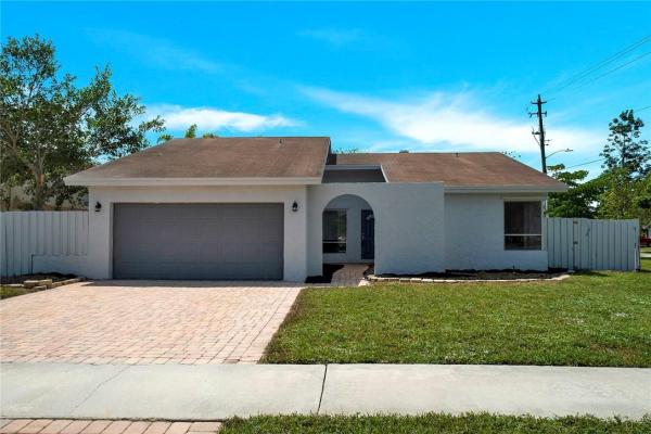 Gates Of Hillsboro, 4138 NW 1st Dr, Deerfield Beach, Florida 33442, image 1