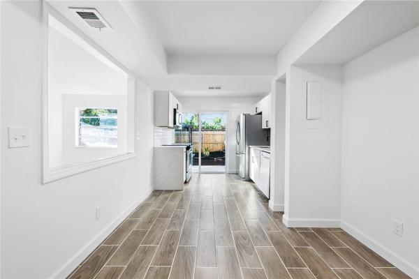 Pinehurst Gardens Townhouses, 4330 Lilac St #G, Palm Beach Gardens, Florida 33410, image 3