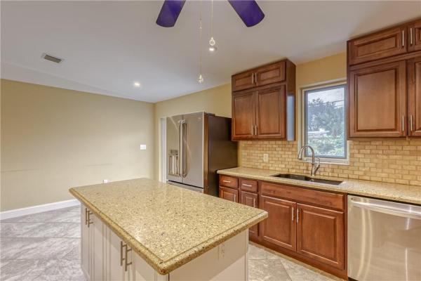 Valencia At Wilton Manors, 216 NE 23rd St, Wilton Manors, Florida 33305, image 1