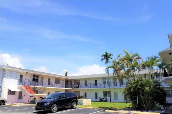 Dell Manor, 1825 Cleveland St #17, Hollywood, Florida 33020, image 3