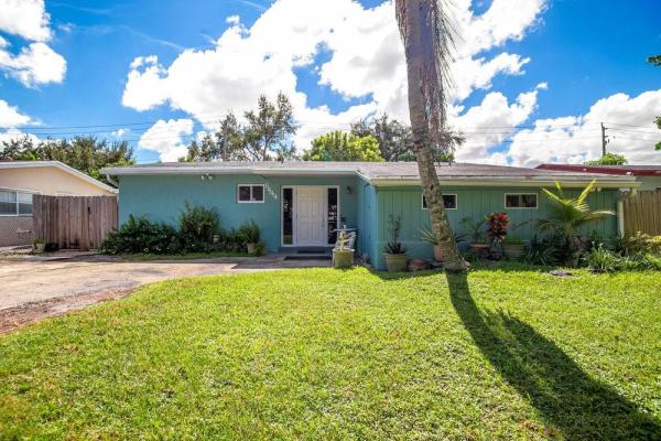 Linwood Gardens, 6444 Oak St, Hollywood, Florida 33024, image 2