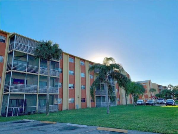 Royal Point, 3600 NW 21st St #411, Lauderdale Lakes, Florida 33311, image 1