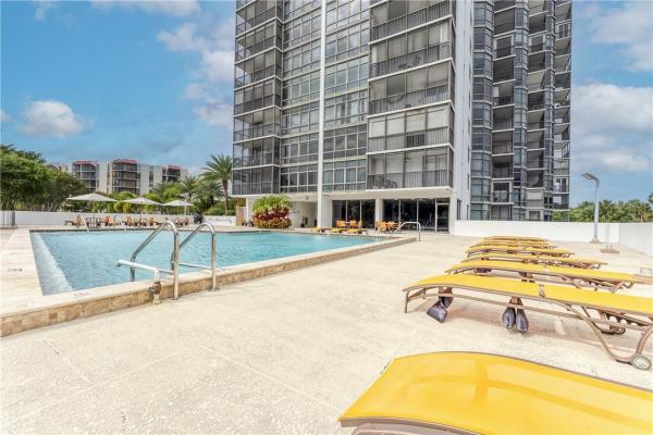 Bonavista, 3375 N Country Club Dr #101, Aventura, Florida 33180, image 2