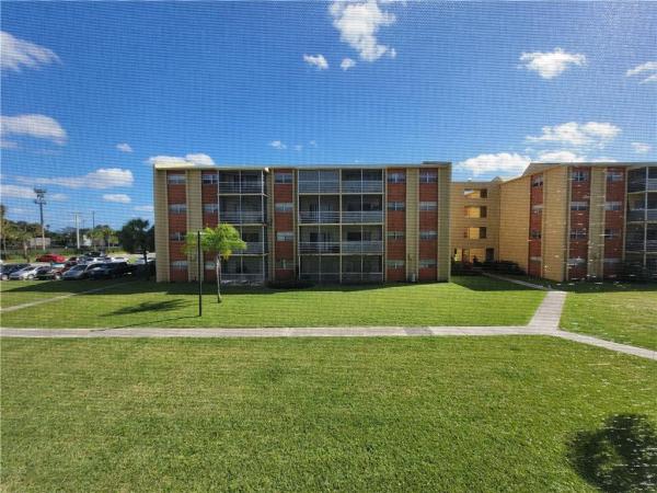 Royal Point, 3700 NW 21st St #211, Lauderdale Lakes, Florida 33311, image 2