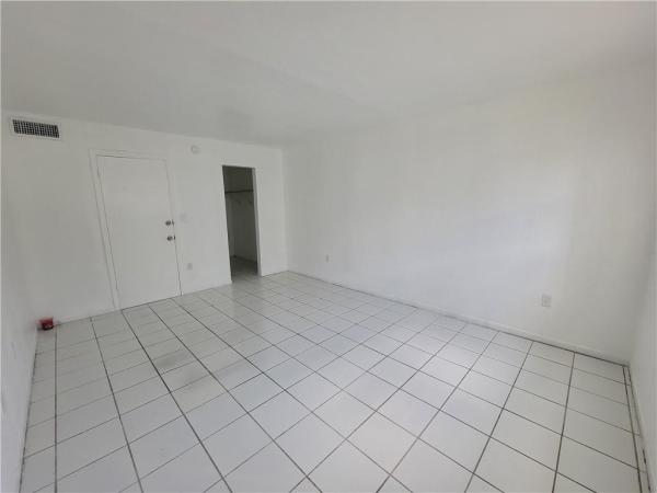 Royal Point, 3700 NW 21st St #211, Lauderdale Lakes, Florida 33311, image 3