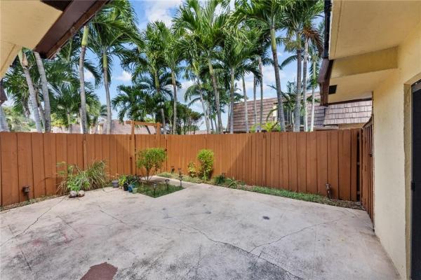 Springdale, 831 Springdale Cir, Palm Springs, Florida 33461, image 2
