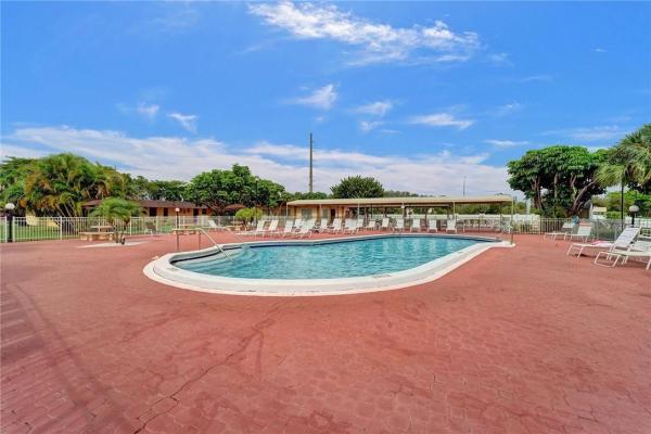 Lauderdale Oaks, 3051 NW 46th Ave #301, Lauderdale Lakes, Florida 33313, image 2