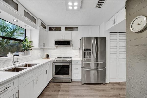 Cocoranda Townhomes, 702 SW 89th Ave, Plantation, Florida 33324, image 1