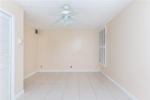 Lake Park, 952 NE 199th St #114, Ives Estates, Florida 33179, image 2
