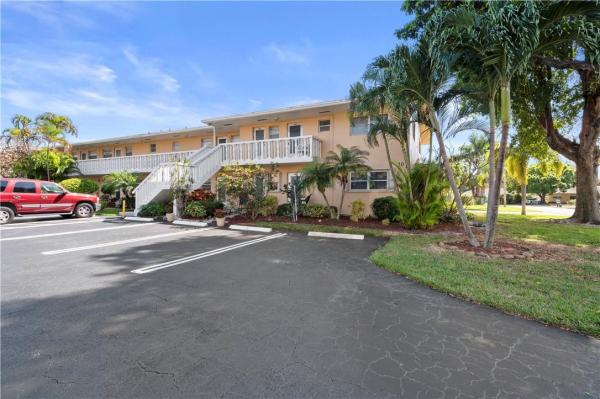 Village Royale, 2112 NE 1st Way #106, Boynton Beach, Florida 33435, image 2