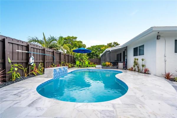 Reid Terrace , 1702 NE 25th St #1-3, Wilton Manors, Florida 33305, image 2
