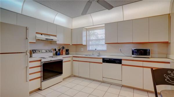 Hollybrook Golf & Tennis Club, 250 S Hollybrook Ter #306, Pembroke Pines, Florida 33025, image 1