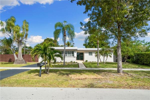 Holiday House, 9605 Cutler Rdg, Cutler Bay, Florida 33157, image 1