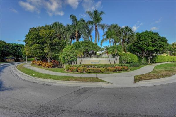 Images At Pembroke Pointe, 704 NW 108th Ter, Pembroke Pines, Florida 33026, image 1