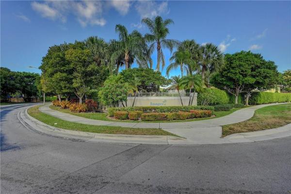Images At Pembroke Pointe, 704 NW 108th Ter, Pembroke Pines, Florida 33026, image 1
