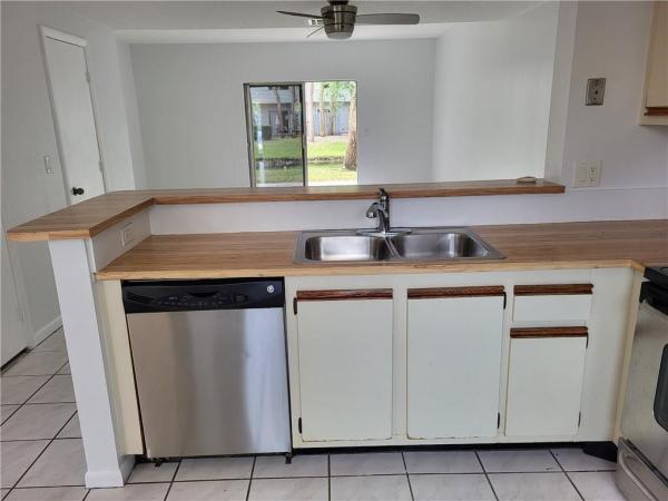 Lakebridge Townhomes, 197 SW 3rd St, Pompano Beach, Florida 33060, image 2