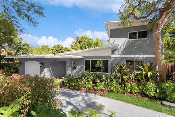 Petite, 309 NE 20th St, Wilton Manors, Florida 33305, image 1