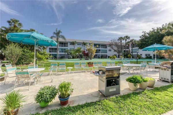 Lighthouse Point Gardens South, 2050 NE 39th St #211E, Lighthouse Point, Florida 33064, image 3