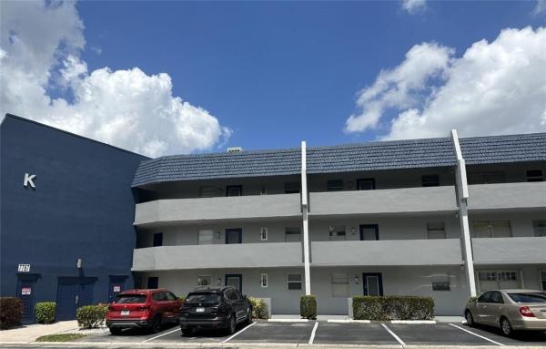 Oriole Golf & Tennis Club 1, 7787 Golf Circle Dr #303, Margate, Florida 33063, image 1