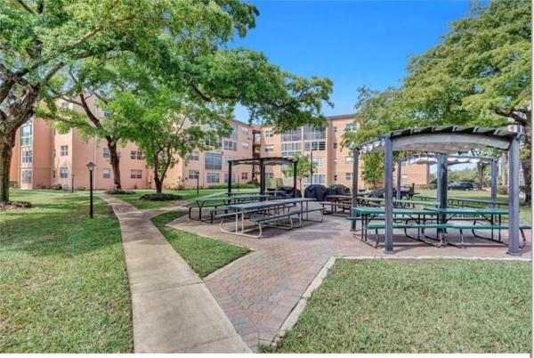 Somerset, 2801 Somerset Dr #116, Lauderdale Lakes, Florida 33311, image 3