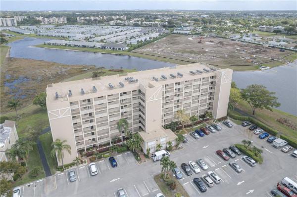 Huntington Lakes 3, 14426 Amberly Ln #202, Delray Beach, Florida 33446, image 2