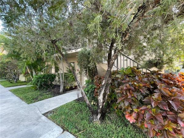 Middle River Homes, 2920 NE 8th Ter #106, Oakland Park, Florida 33334, image 3