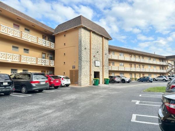 Camellia Gardens, 5031 W Oakland Park Blvd #307, Lauderdale Lakes, Florida 33313, image 3