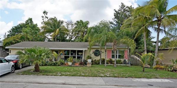 Petite, 325 NE 21st Ct, Wilton Manors, Florida 33305, image 1