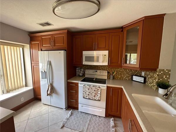 Kingsley Commons, 9352 NW 44th Ct, Sunrise, Florida 33351, image 1