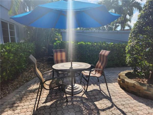 Oakland Grove Village, 639 W Oakland Park Blvd #120D, Oakland Park, Florida 33311, image 1