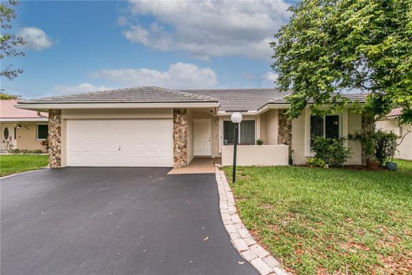 Shadow Wood Villas, 9531 Shadow Wood Ln, Coral Springs, Florida 33071, image 1