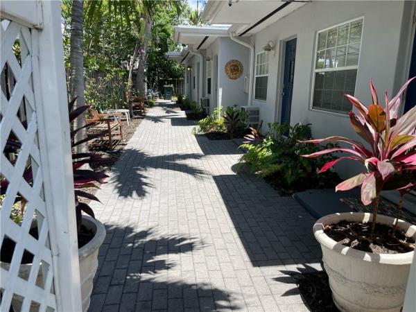 Barcelona Villas, 832 NE 16th Ter, Fort Lauderdale, Florida 33304, image 1