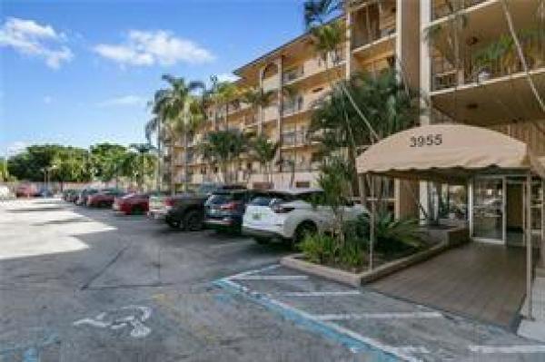 Sunrise Island, 3955 N Nob Hill Rd #111, Sunrise, Florida 33351, image 1
