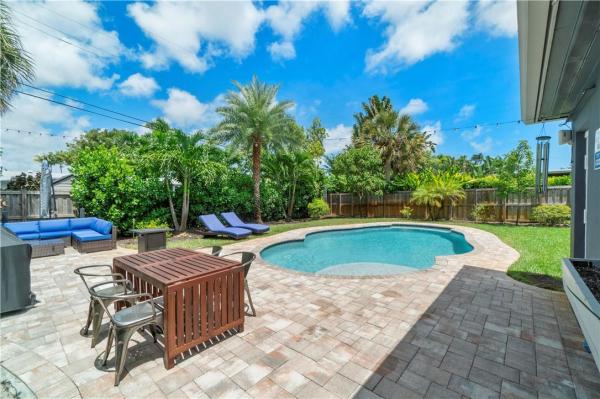 Jenada Villas, 825 NW 28th St, Wilton Manors, Florida 33311, image 1