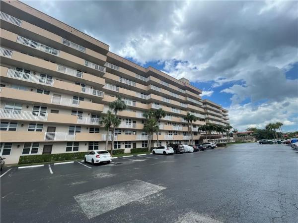 Coronado At Jacaranda, 250 Jacaranda Dr #101, Plantation, Florida 33324, image 3