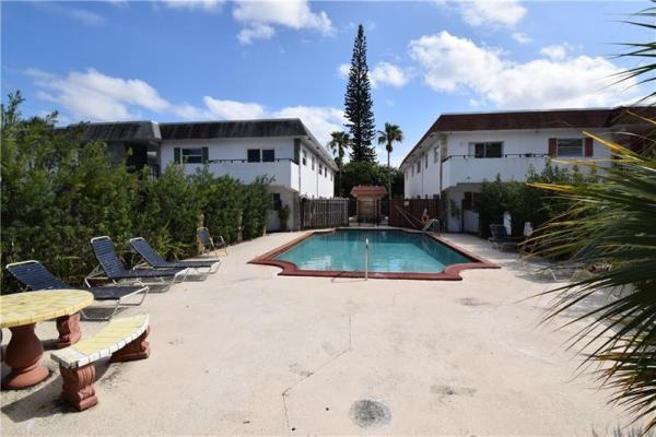 Parkway Gardens, 320 SW 1st St #D-4, Pompano Beach, Florida 33060, image 2