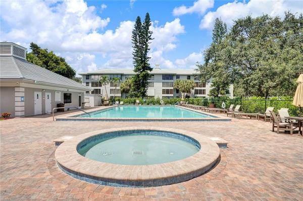 Whitehall Of Pine Island Ridge, 1512 Whitehall Dr #303, Davie, Florida 33324, image 2
