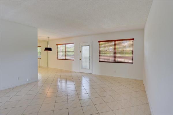 Bermuda Village, 1903 Bermuda Cir #E2, Coconut Creek, Florida 33066, image 2