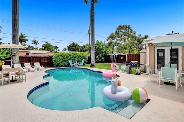 Hollywood Homesites High School, 1511 Coolidge St, Hollywood, Florida 33020, image 1