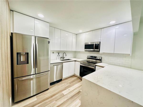 Blue Lake Townhouses, 3319 Mallard Close #47, Pompano Beach, Florida 33064, image 1