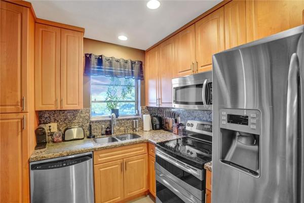 University Manors, 2040 NW 81st Ave #121, Pembroke Pines, Florida 33024, image 1