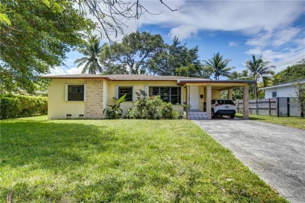 Irons Manor High Pine, 860 NE 138th St, North Miami, Florida 33161, image 1