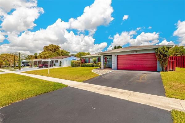 Sunflower, 8212 NW 75th Ave, Tamarac, Florida 33321, image 1