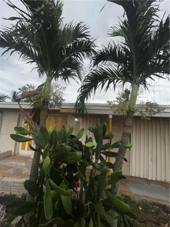 Melrose Manor, 2960 SW 2nd Ct, Fort Lauderdale, Florida 33312, image 1