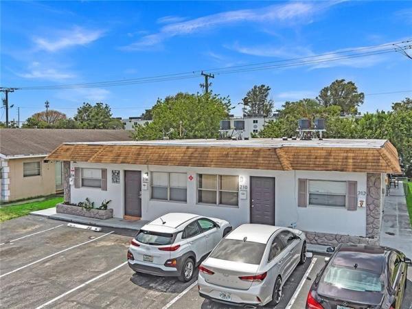 Boniello Gardens, 210 NE 40th St, Oakland Park, Florida 33334, image 1