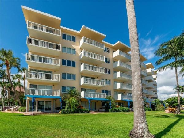 Pompano Yacht & Beach Club, 140 NE 28th Ave #106, Pompano Beach, Florida 33062, image 1