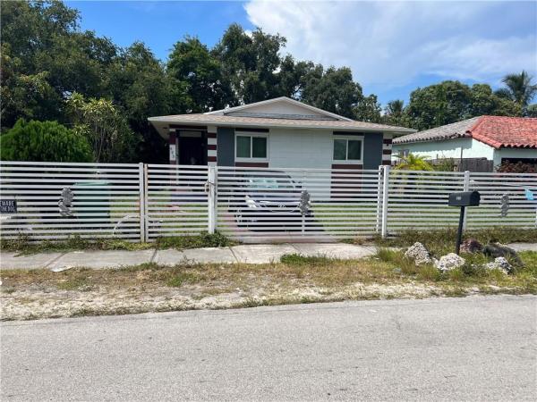 Stephens Manor, 925 NW 73rd St, Gladeview, Florida 33150, image 1